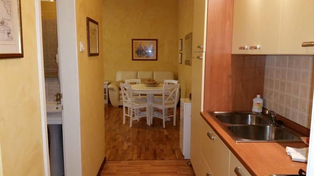 Apartments Villa Rossella 1 Ровинь Экстерьер фото