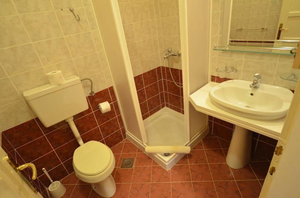 Apartments Villa Rossella 1 Ровинь Экстерьер фото